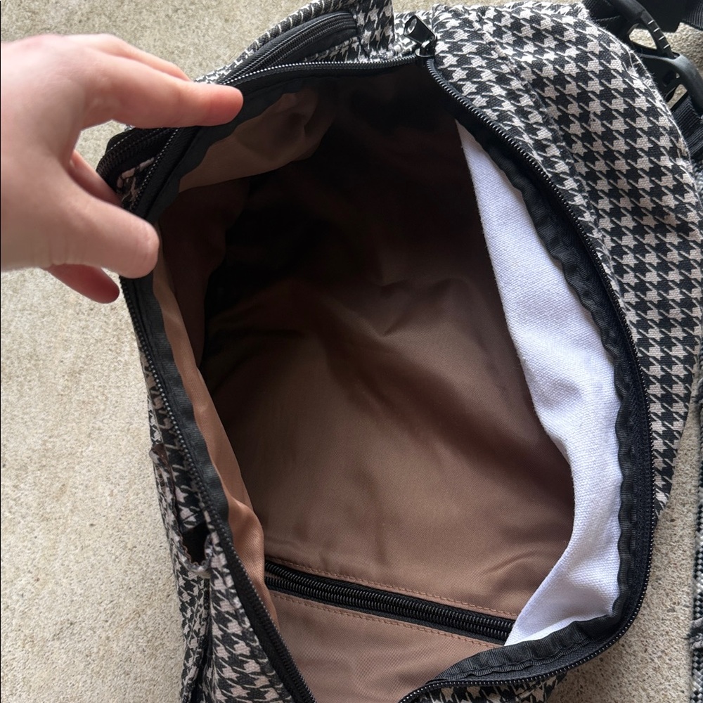 Kavu Black & White Houndstooth Rope Bag - Picture 3 of 3